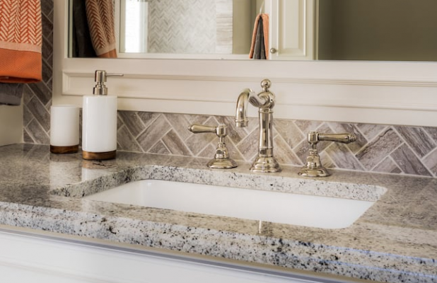 Does a Bathroom Vanity Need a Backsplash?