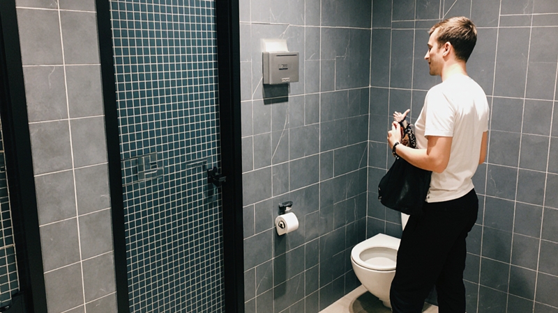 Staying Safe in Public Bathrooms While Traveling Abroad 2 Choose the Right Bathroom